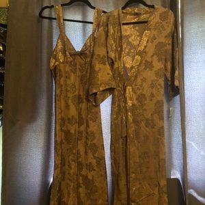 Maidenform night slip and robe